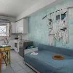 Debbie's * Adamantas (Milos)